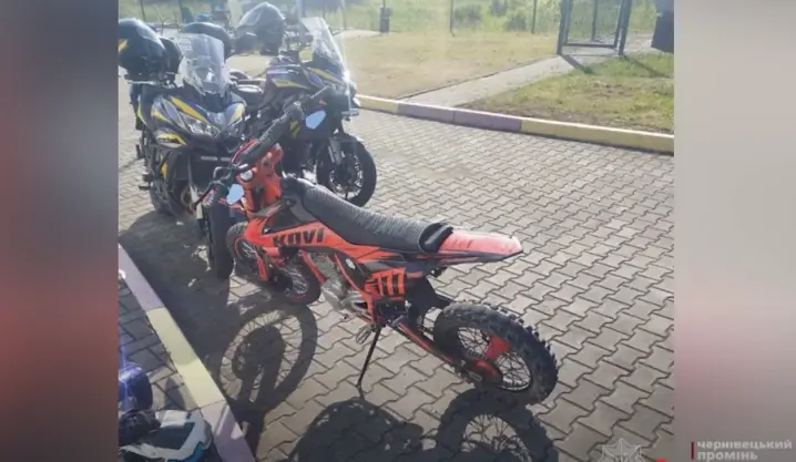 У Чернівцях патрульні зупинили неповнолітнього мотоцикліста без водійського посвідчення
