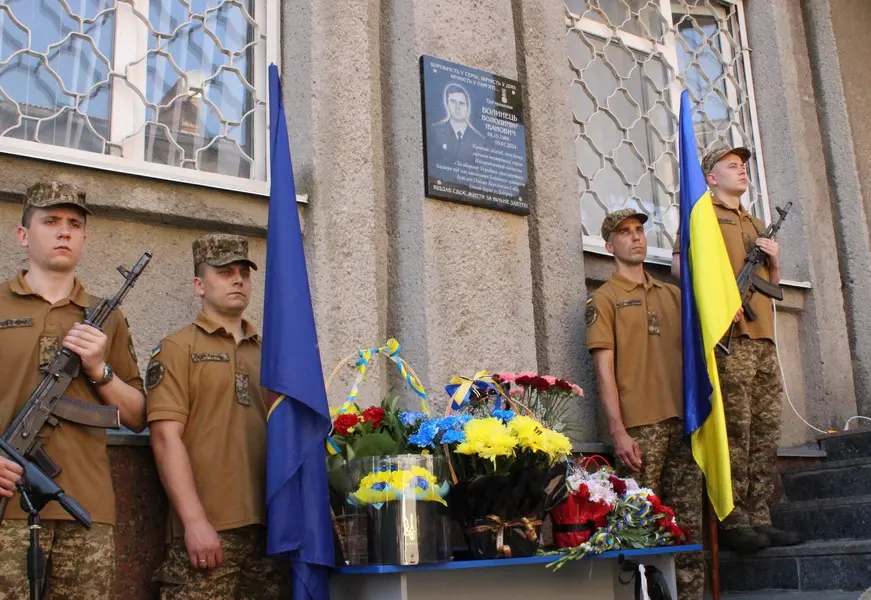 На Вінниччині відкрили пам'ятну дошку на честь загиблого нацгвардійця