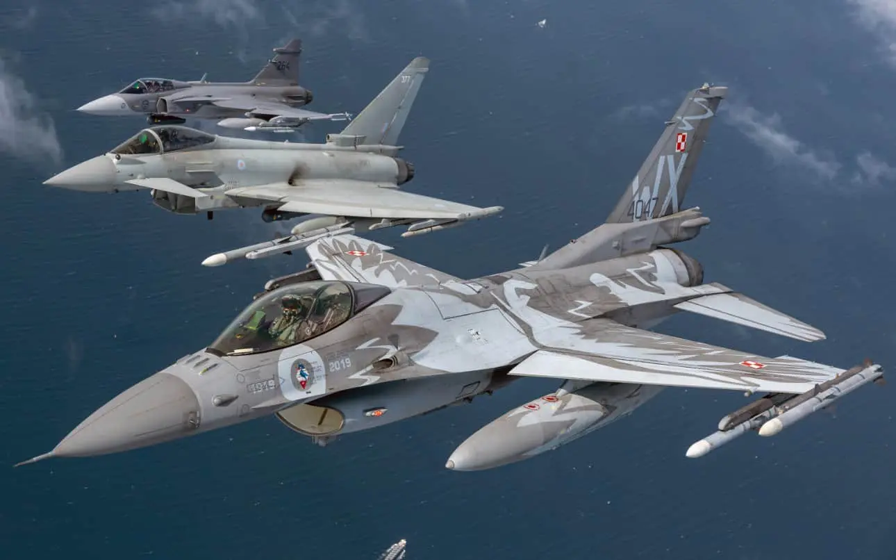 Британія перекидає у Польщу винищувачі Typhoon після вторгнення російських БпЛА