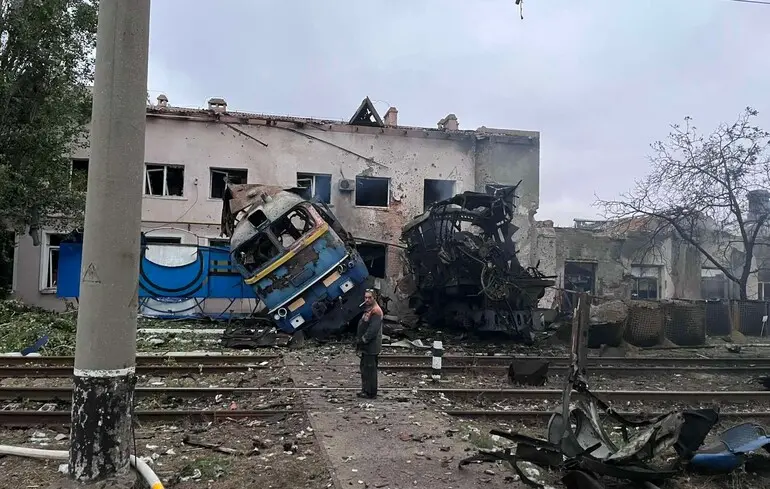 Росія вдарила по залізничному депо в Одесі. В місті перебої з електропостачанням