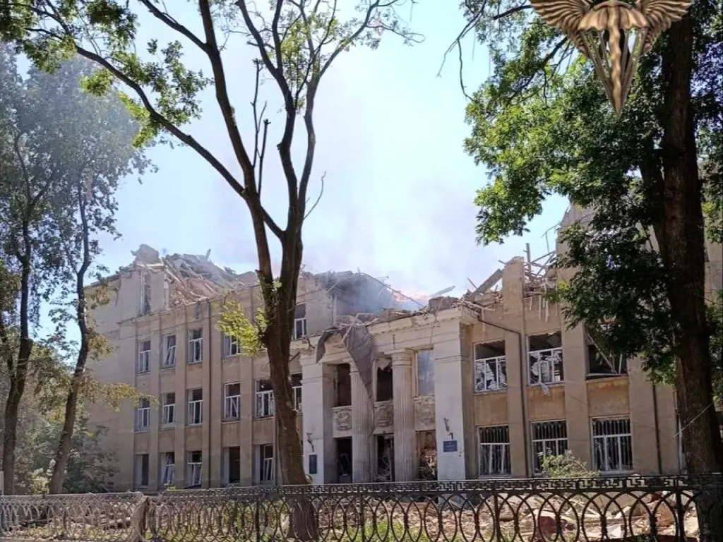 Росіяни вдарили балістикою по ліцею на Одещині: є загиблі (ОНОВЛЮЄТЬСЯ)