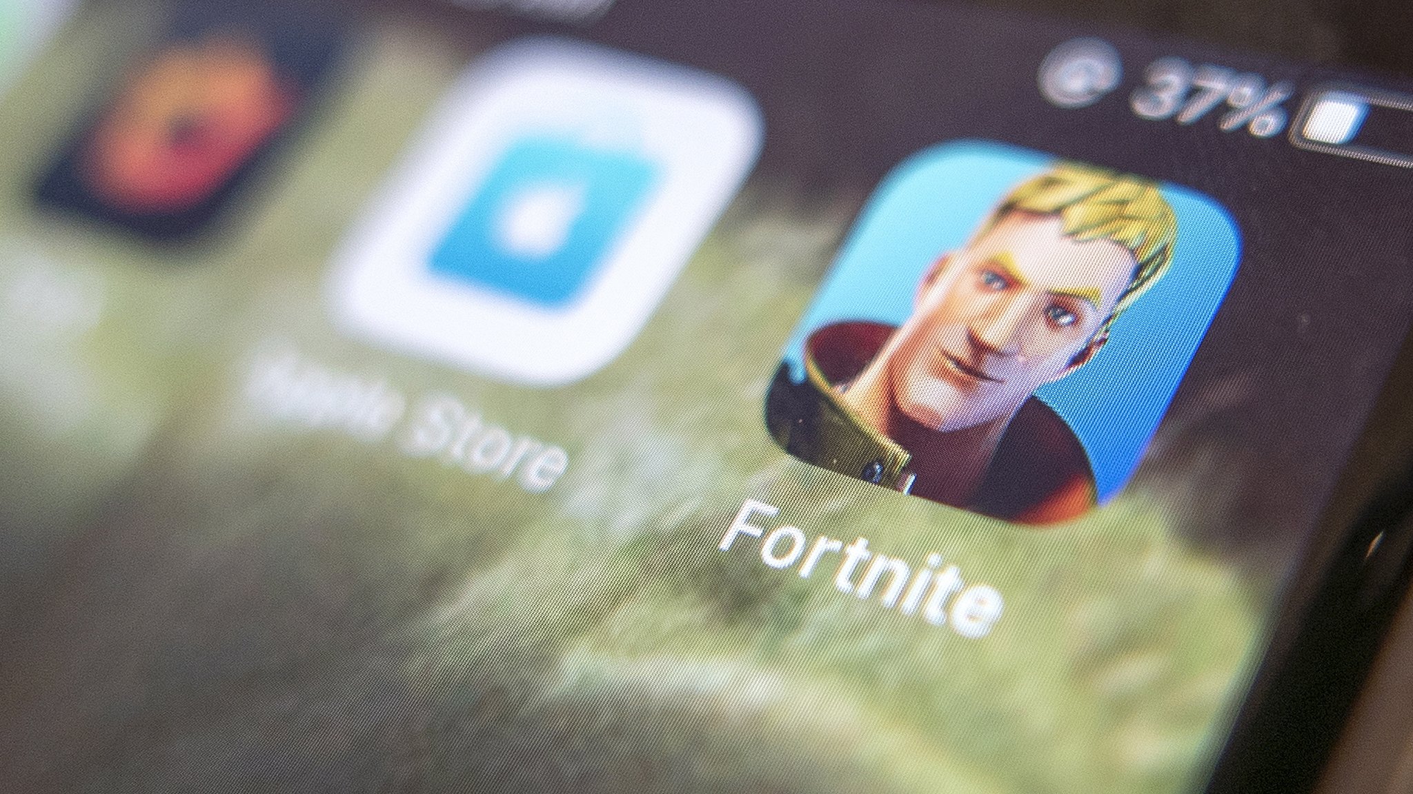 Epic Games вимагає від суду змусити Apple повернути Fortnite до App Store