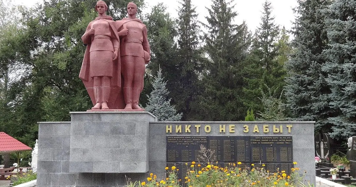 Кілька братських могил Харкові розкопають та перенесуть: вони більше не пам'ятки
