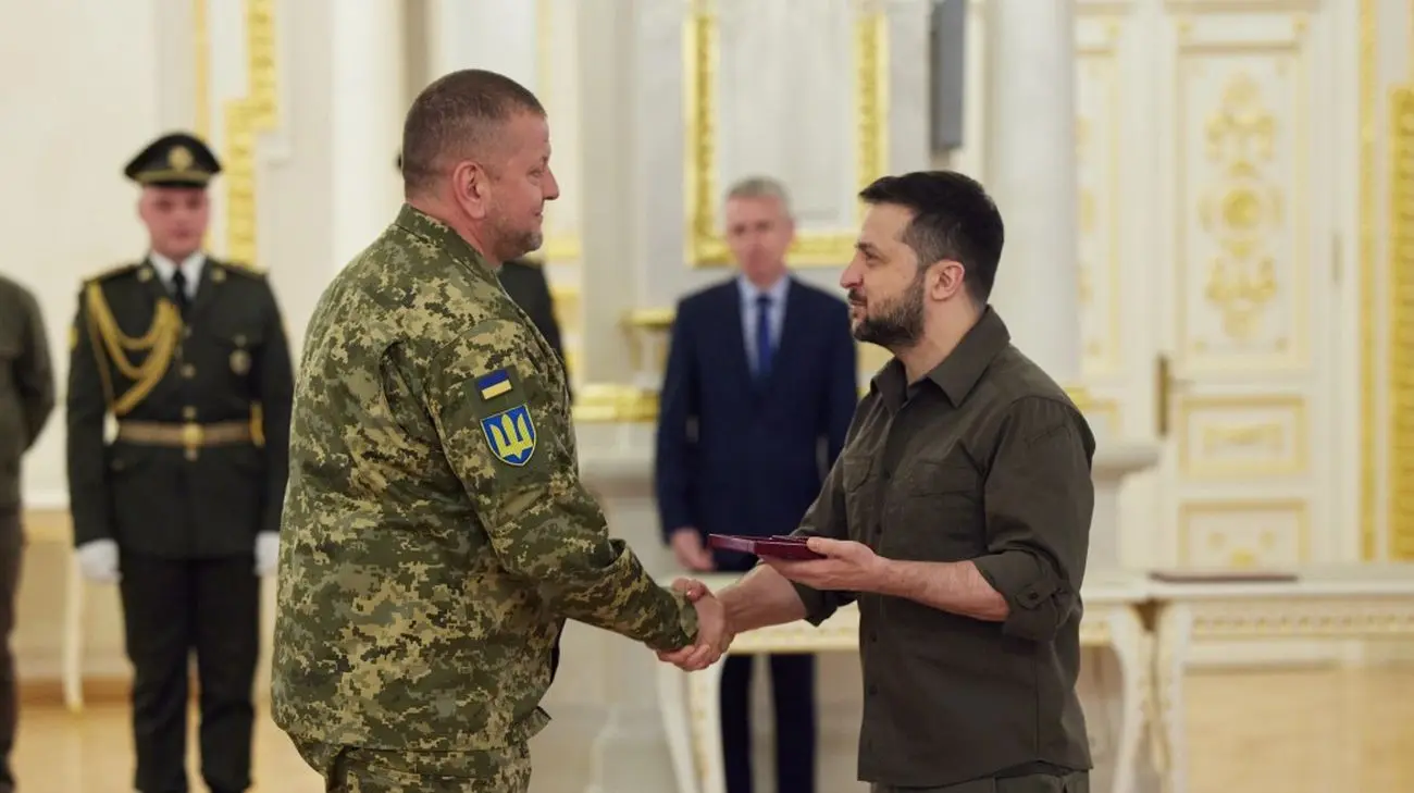 Залужному довіряють більше, але перший тур виграв би Зеленський – опитування