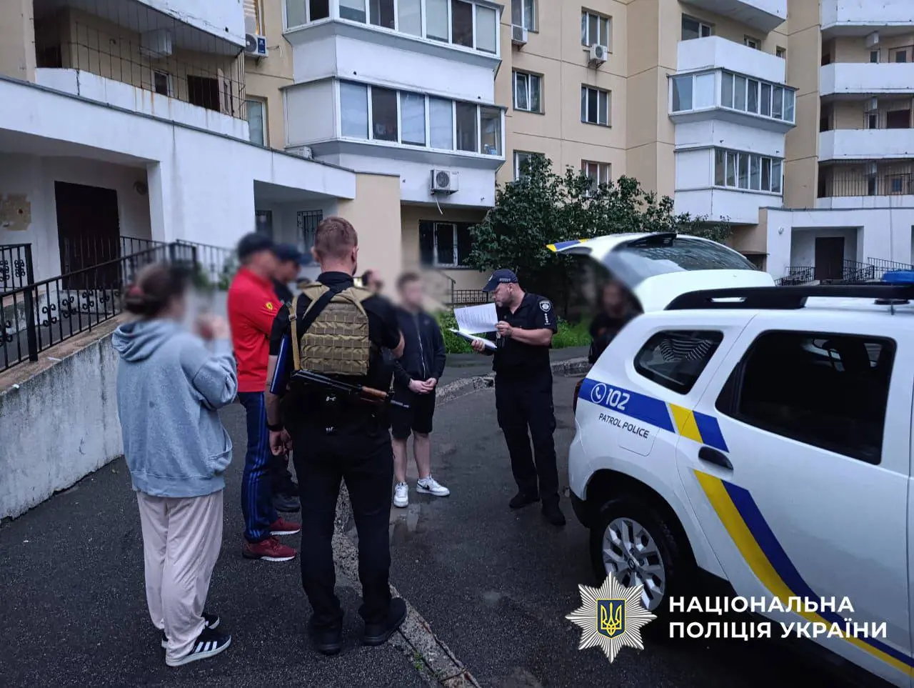 На столичній Троєщині водій стріляв у перехожого через зауваження про неправильне паркування – його затримали