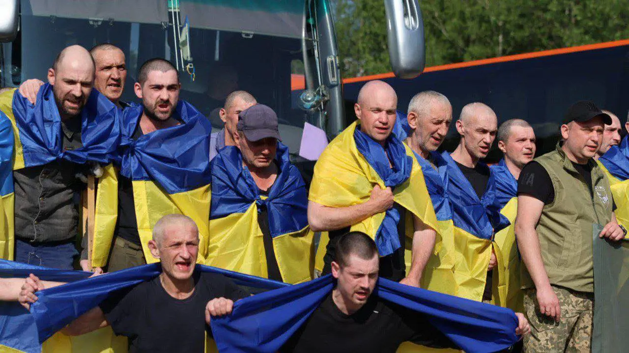 На Вінниччині мати дочекалась сина-воїна, який майже три роки був у ворожій неволі