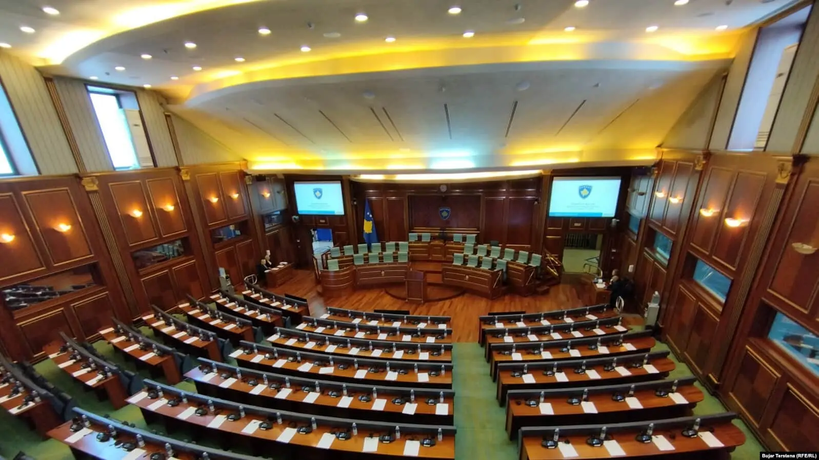 Парламент Косова евакуювали через повідомлення про бомбу