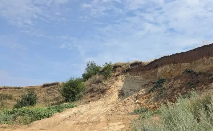 У кар’єрі на Вінниччині виявили незаконне видобування піску