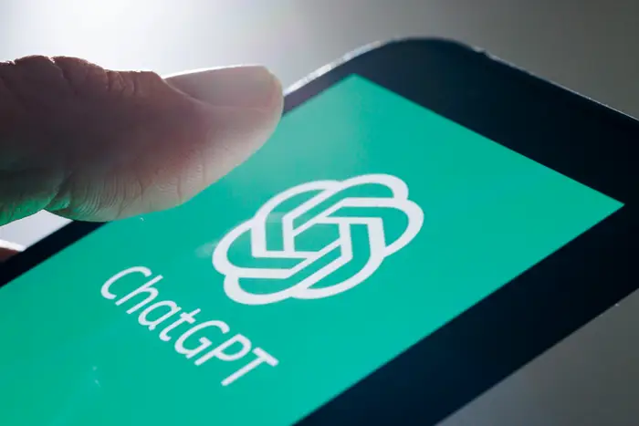 ChatGPT тепер генерує зображення прямо в WhatsApp