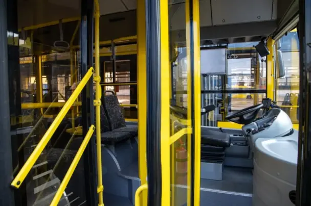 Після зливи в одному з автобусів Львова утворився «акваріум»: реакція Мережі