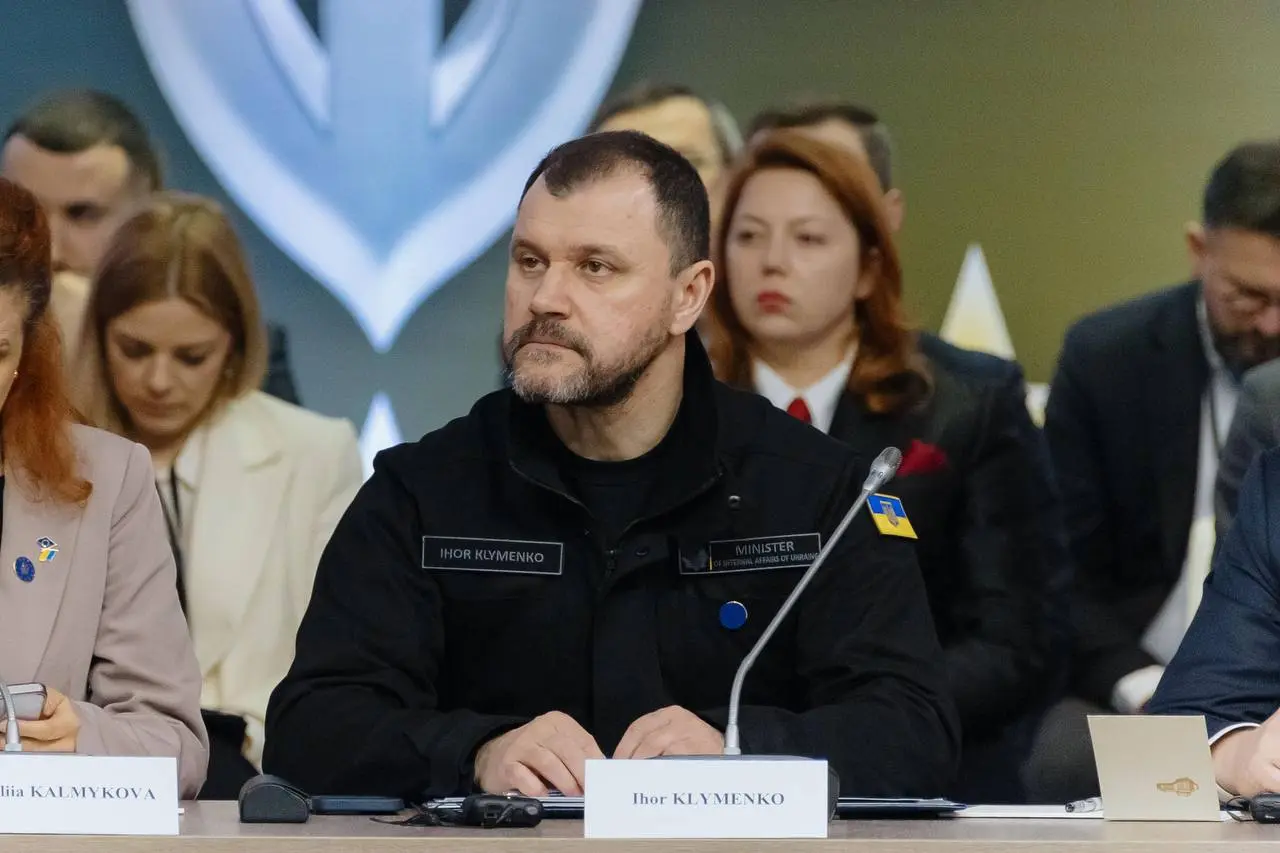 Глава МВД заявил, что россияне передали тела своих военных, смешанные с телами украинцев