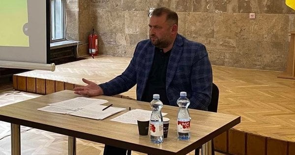 Затриманого на хабарі голову громади на Рівненщині звільнили з посади
