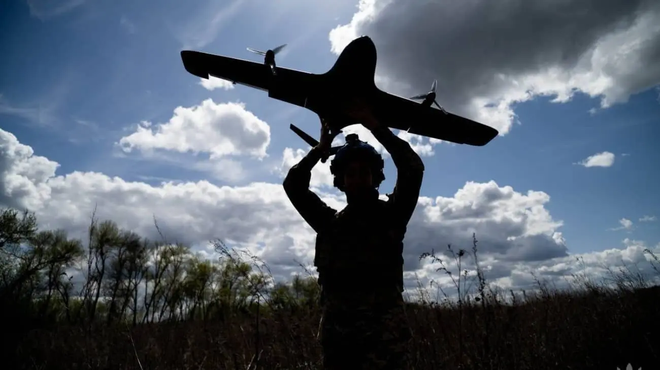 Сирський: Україна переважає Росію за FPV-дронами, але програє за оптоволоконними