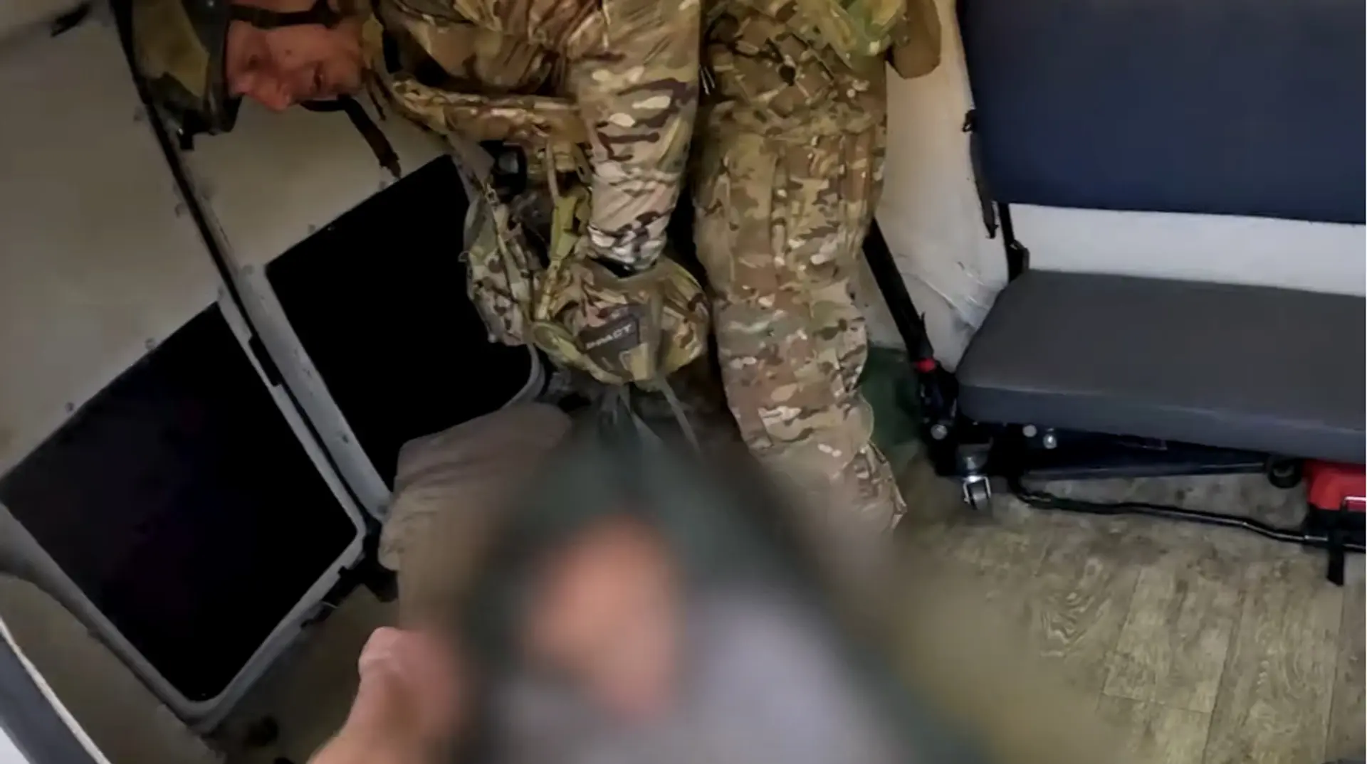 З Покровська евакуювали чоловіка з інсультом: він два тижні пролежав на підлозі будинку без їжі та води