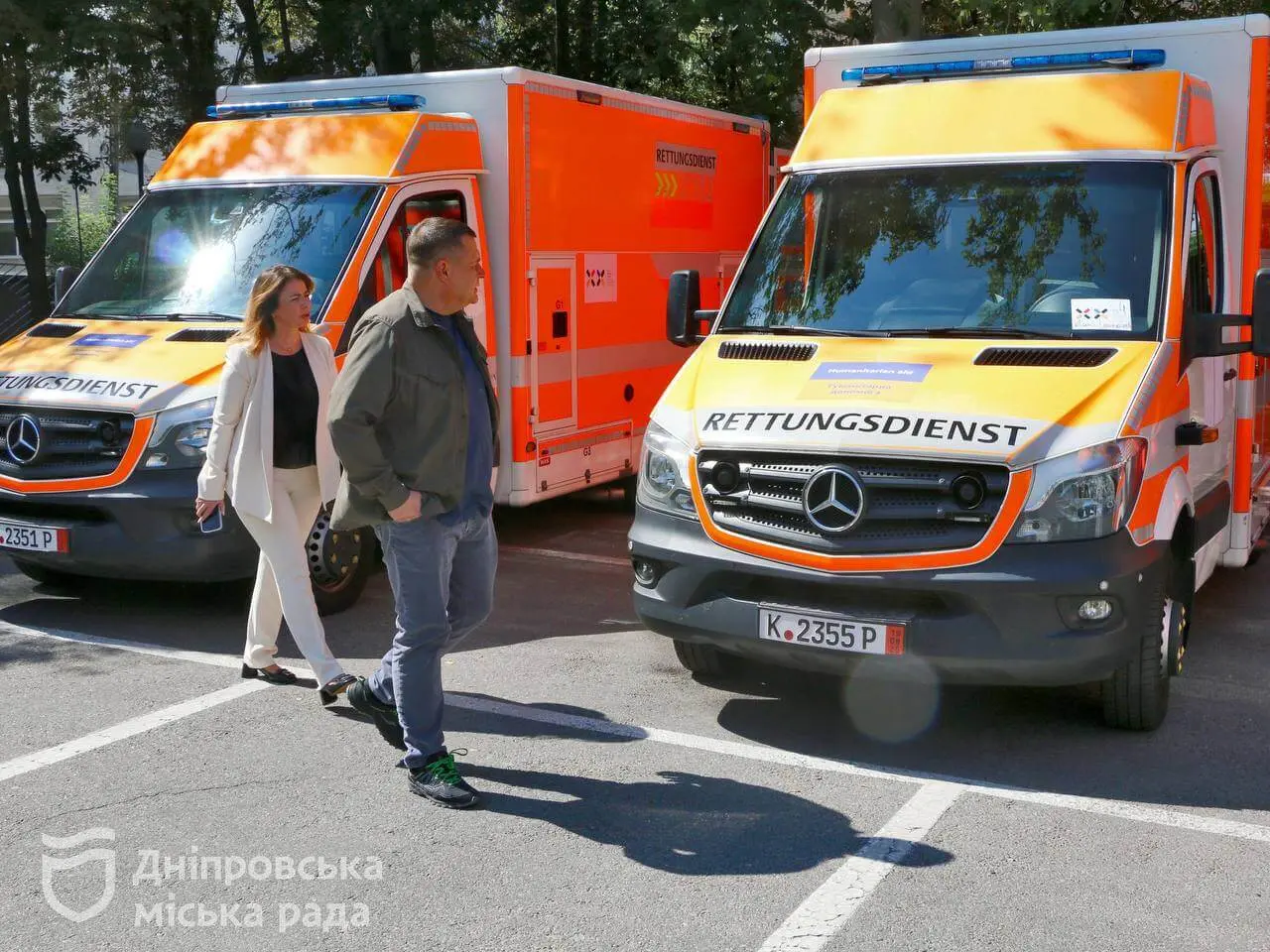 Підтримка єдиного медичного простору: Дніпро отримав від міста-партнера Кельна машини швидких