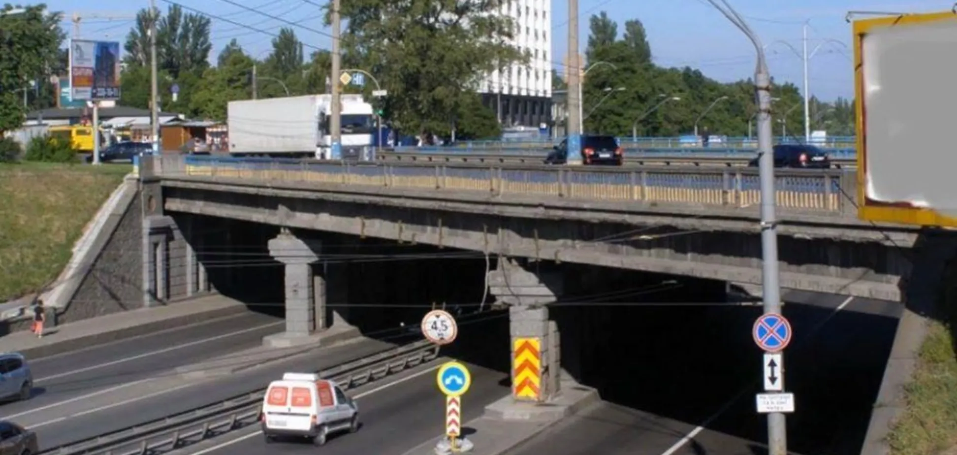 У Києві за 1,9 млн гривень оглянуть пішохідний міст біля скверу ім. Стуса та шляхопровід на Нивках
