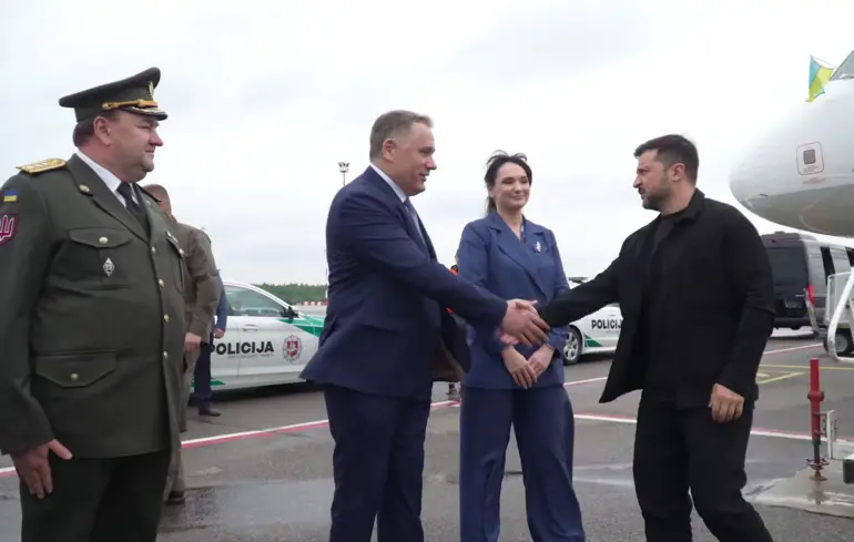 Зеленський прибув до Вільнюса, де візьме участь у саміті країн Бухарестської дев’ятки 