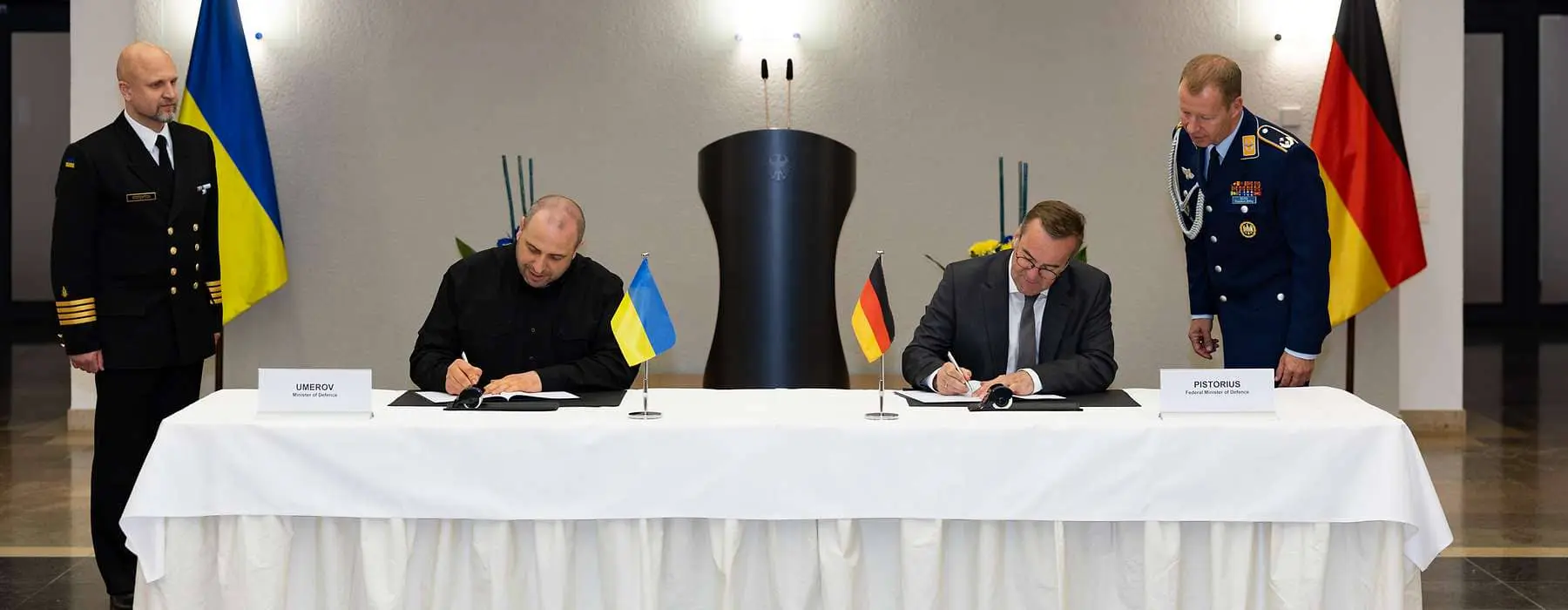 Далекобійна зброя, ППО, снаряди: Німеччина обіцяє Україні військову підтримку на 5 млрд євро