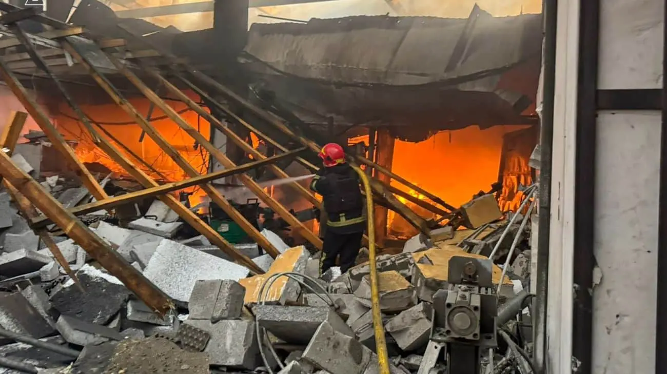 Росіяни вдарили по підприємству в Чугуєві на Харківщині: є постраждалі