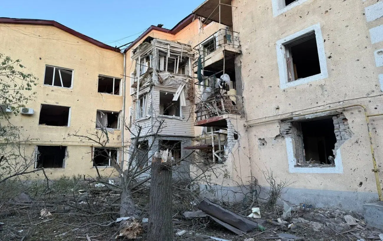 РФ вдарила ракетами по багатоповерхівкам в Дружківці: є поранені, серед них дитина