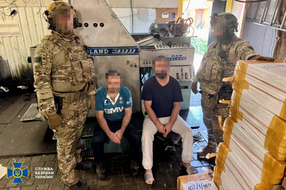СБУ та Нацполіція блокували у Харкові масштабне виробництво підроблених акцизних марок (фото)