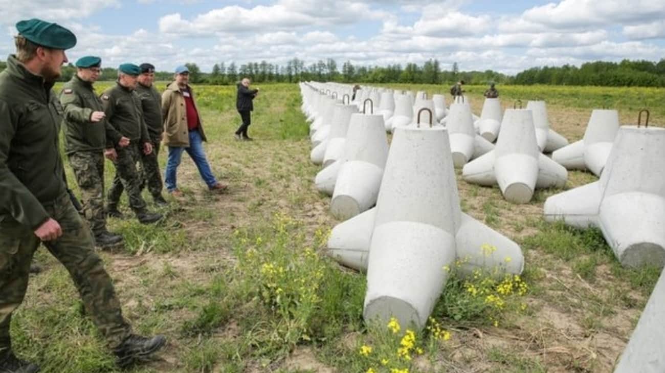 Польські військові показали частину укріплень на кордоні з Росією