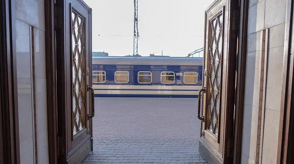 "Укрзалізниця" попередила про зміну руху поїздів на Прикарпатті через ремонт