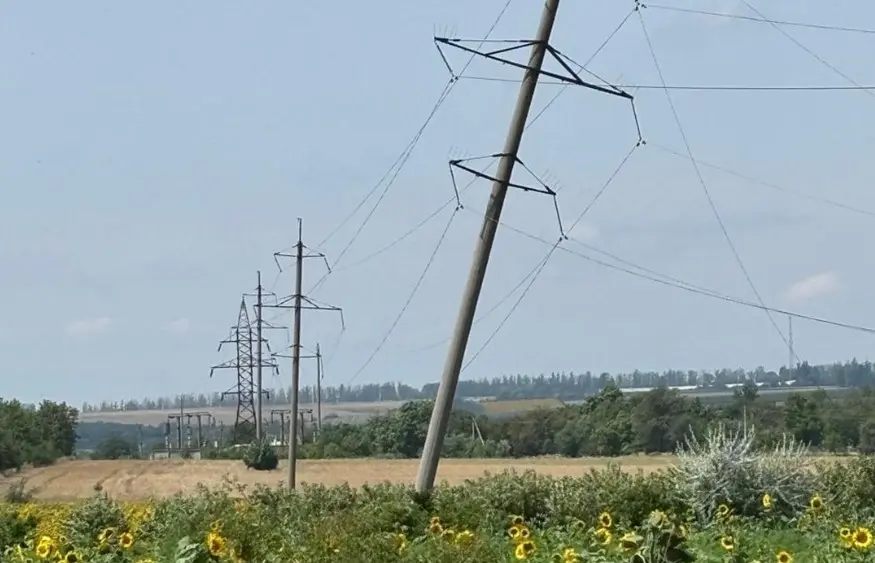 Енергетики ліквідовують наслідки негоди, на Вінниччині без світла 35 тисяч споживачів