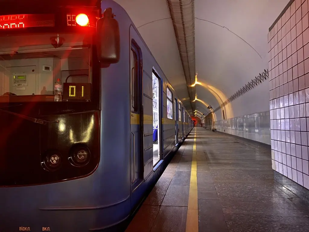 Метро Києва купить 3 лінзові світлофори за 1 млн гривень