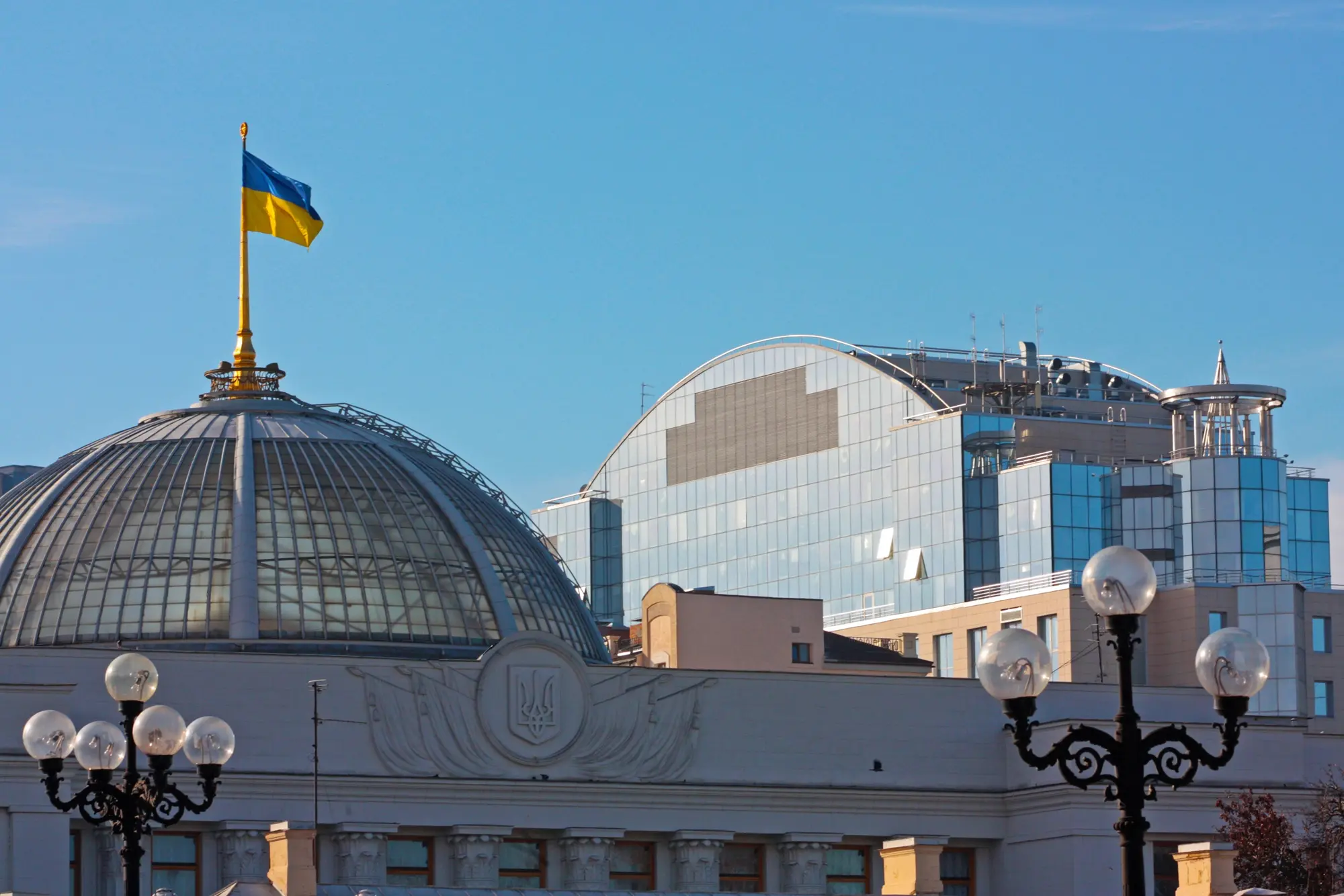 Рада ввела админответственность за отождествление адвоката с клиентом