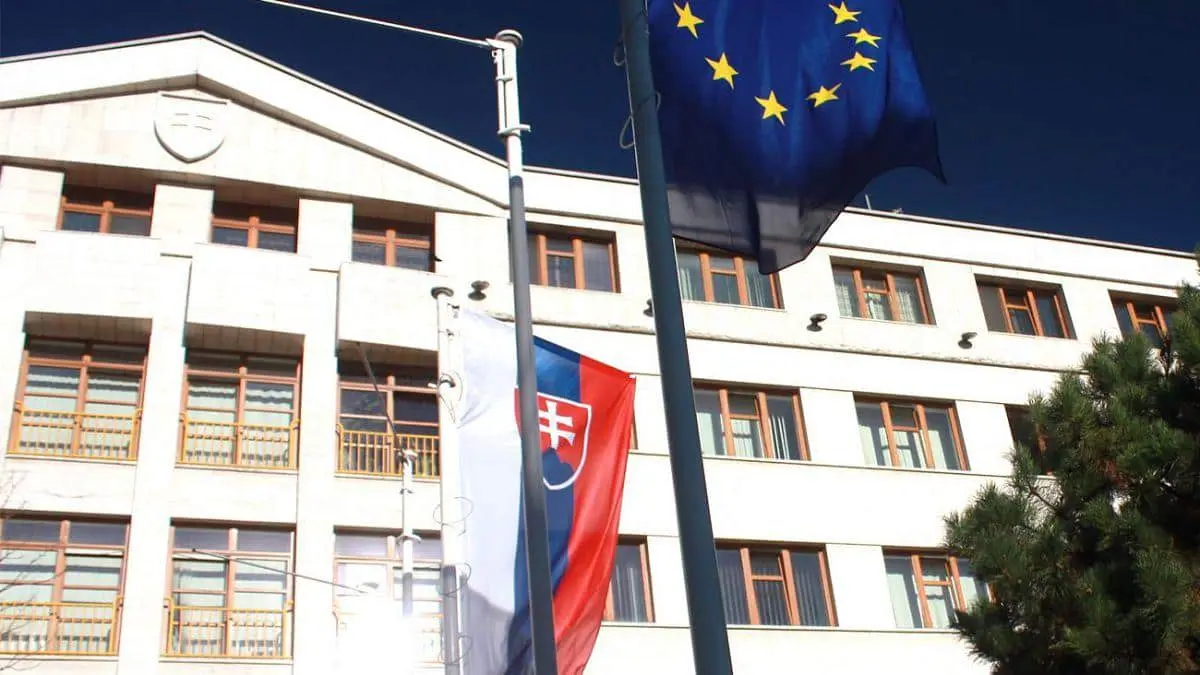 МЗС Словаччини стверджує, що ніколи не зупиняло оформлення туристичних віз росіянам