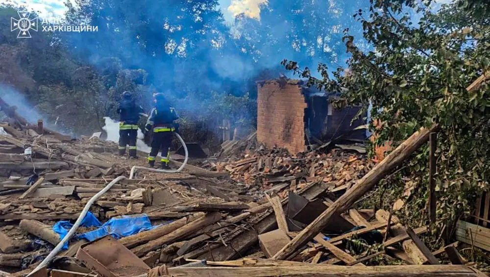 Ворог обстріляв житлові будинки у селі неподалік Вовчанська (фото)