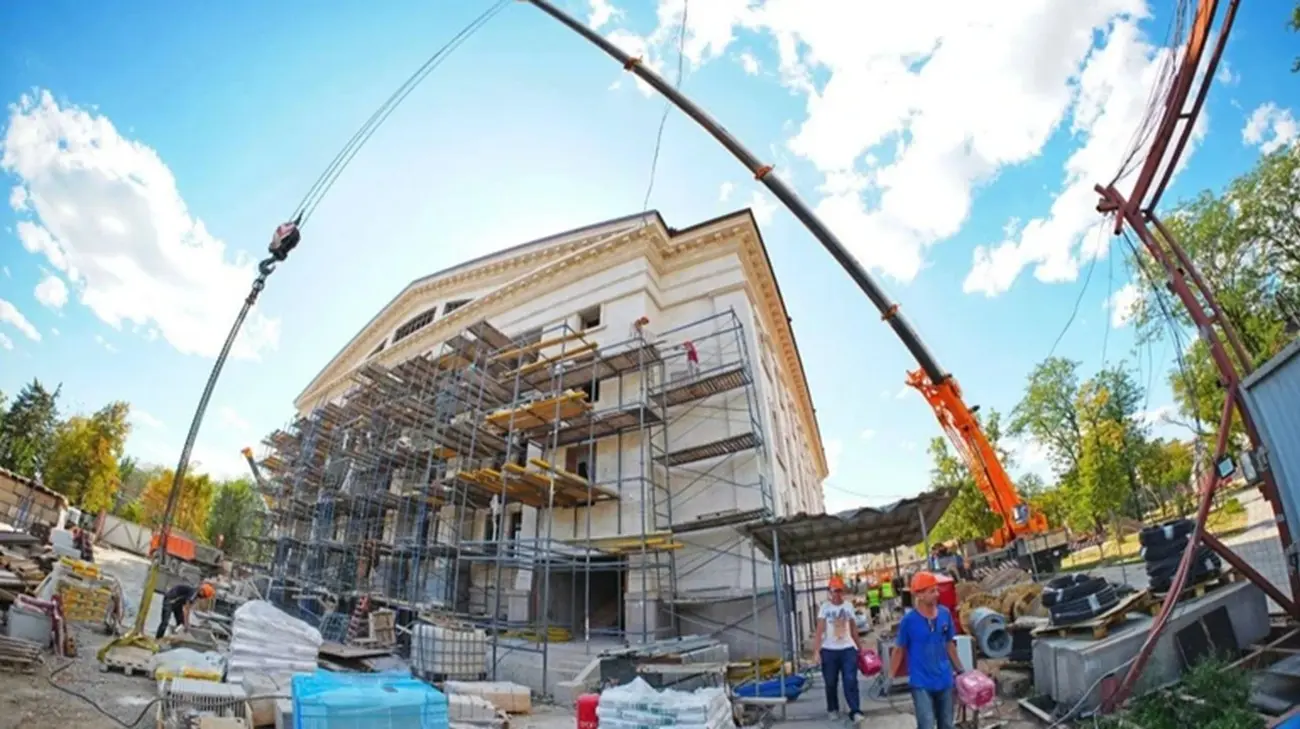 Відновлення драмтеатру в Маріуполі: прихована трагедія