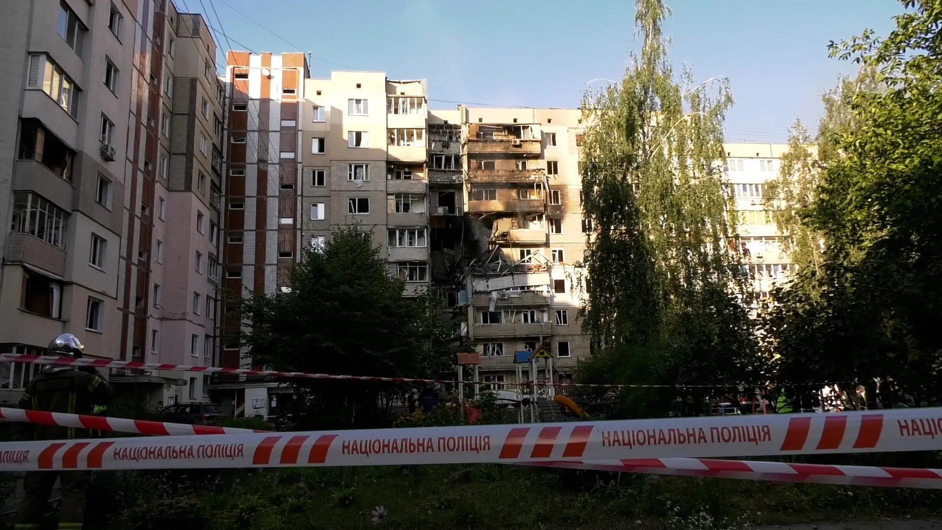 У Києві число жертв російської атаки  зросло до 3, рятувальна операція триває