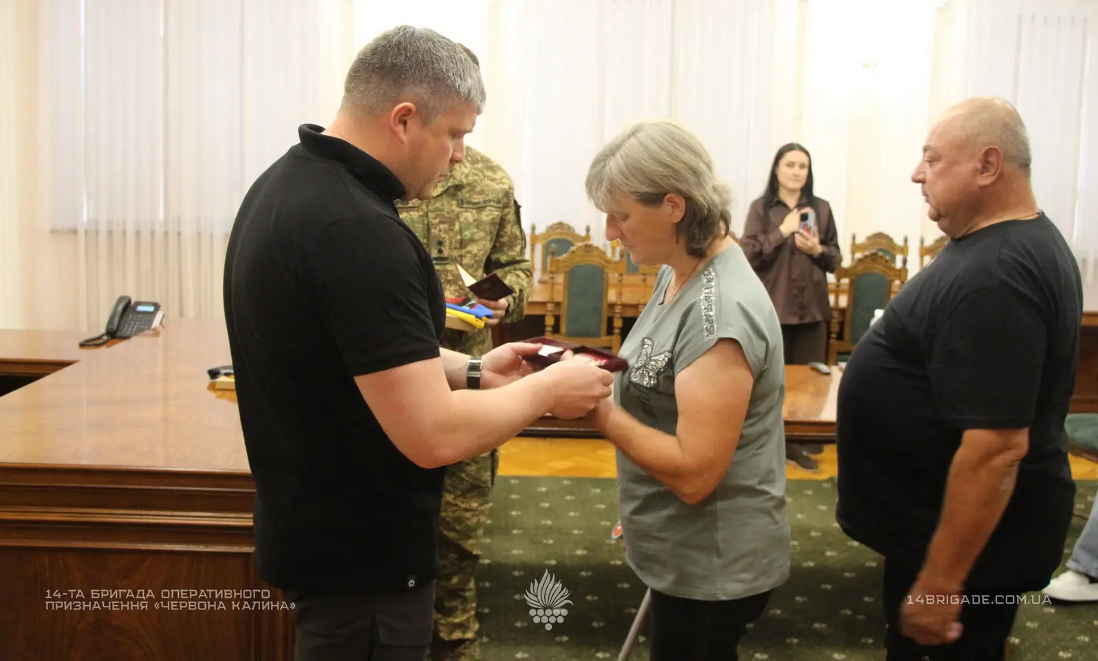 Родинам полеглих героїв бригади «Червона Калина» передали державні нагороди