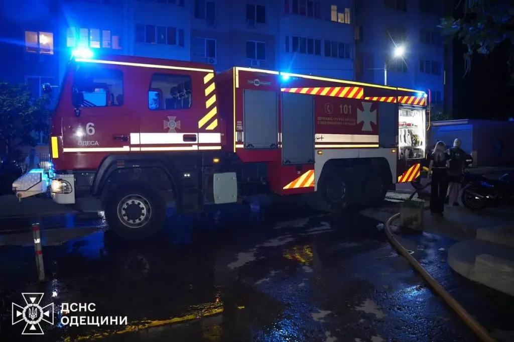 В Одесі двічі за вечір горіли житлові будинки – врятовано людей та домашніх вихованців (фото)