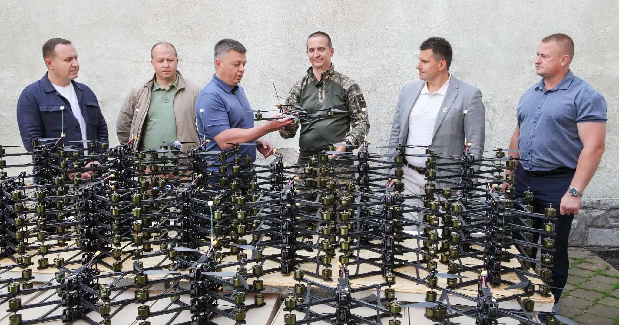 У Вінниці воїнам з 54-ї ОМБр передали партію зі 100 FPV-дронів