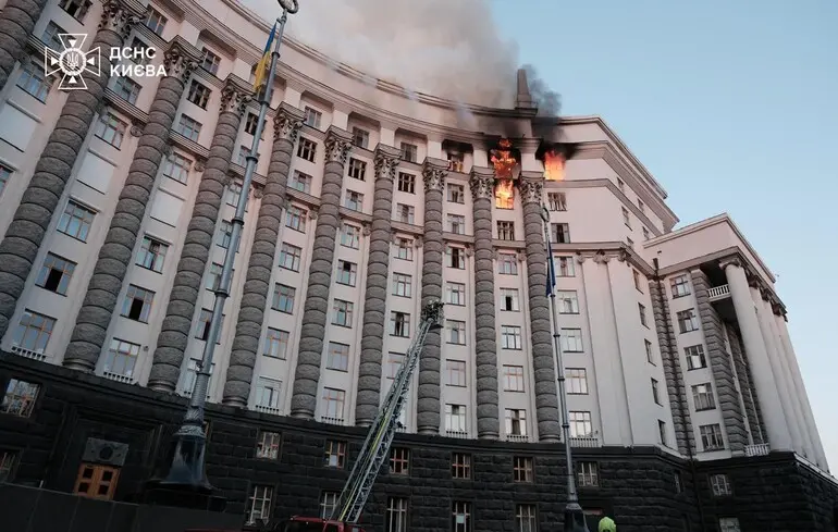 Свириденко показала наслідки пожежі в будівлі Кабміну