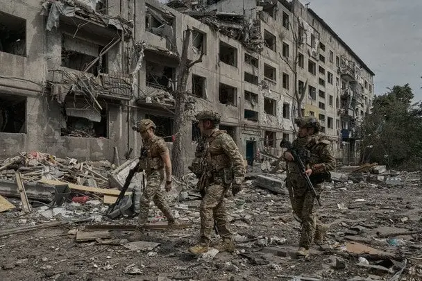 Оточення Покровська: коли росіяни захоплять місто і що це означатиме для України