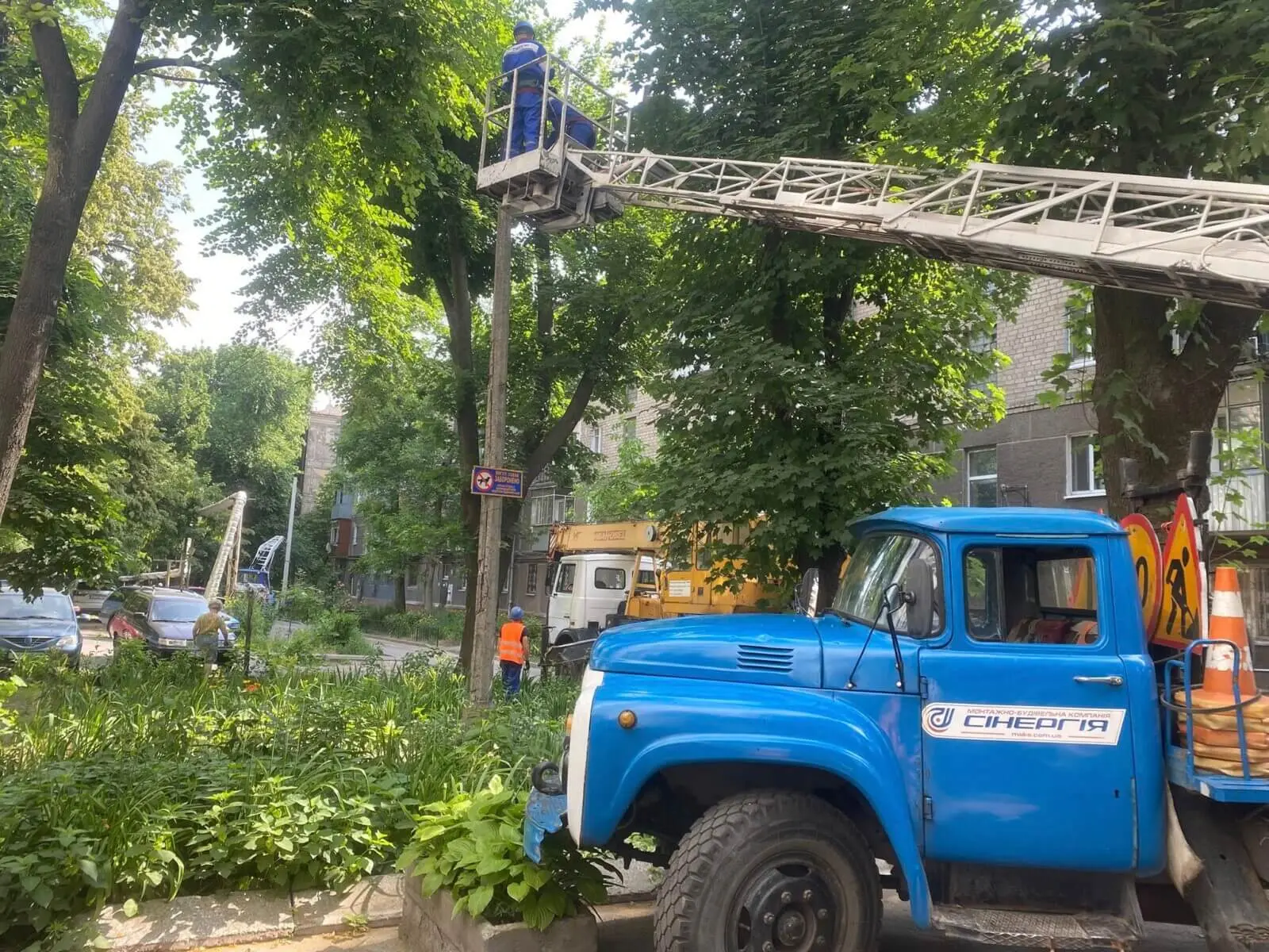 У Дніпрі оновили освітлення у дворах ОСББ: нові опори для безпеки та комфорту