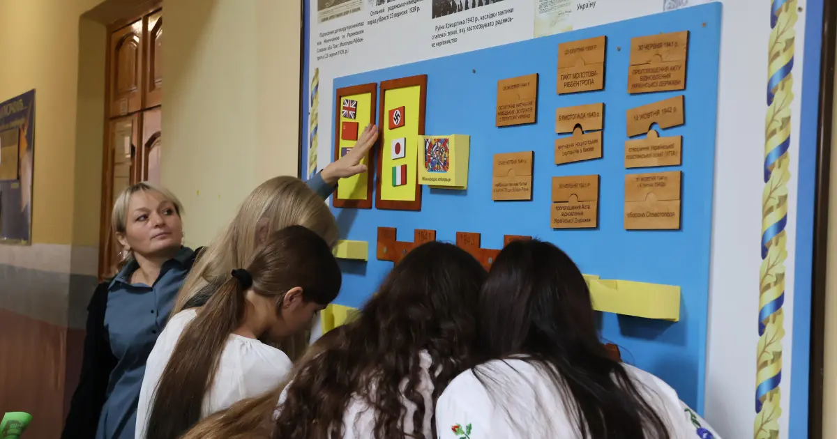 У Вінницькому ліцеї №1 відкрили оновлену експозицію музею пам’яті «Патріот»