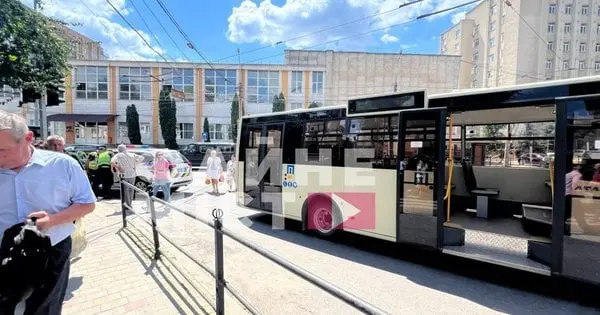 У центрі Тернополя на пішохідному переході автобус збив жінку