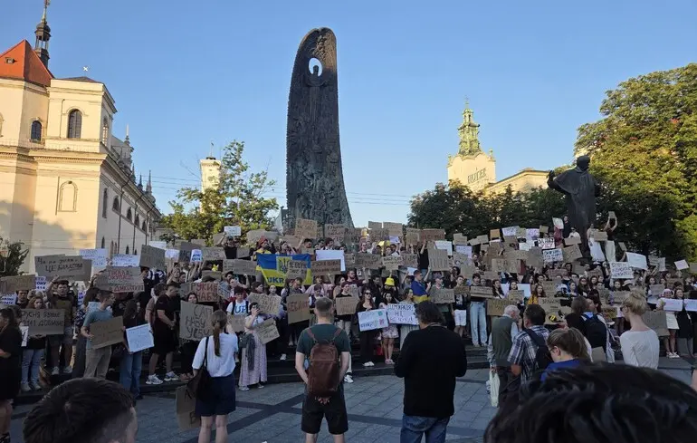 У центрі столиці проходить акція протесту  проти обмеження повноважень НАБУ та САП