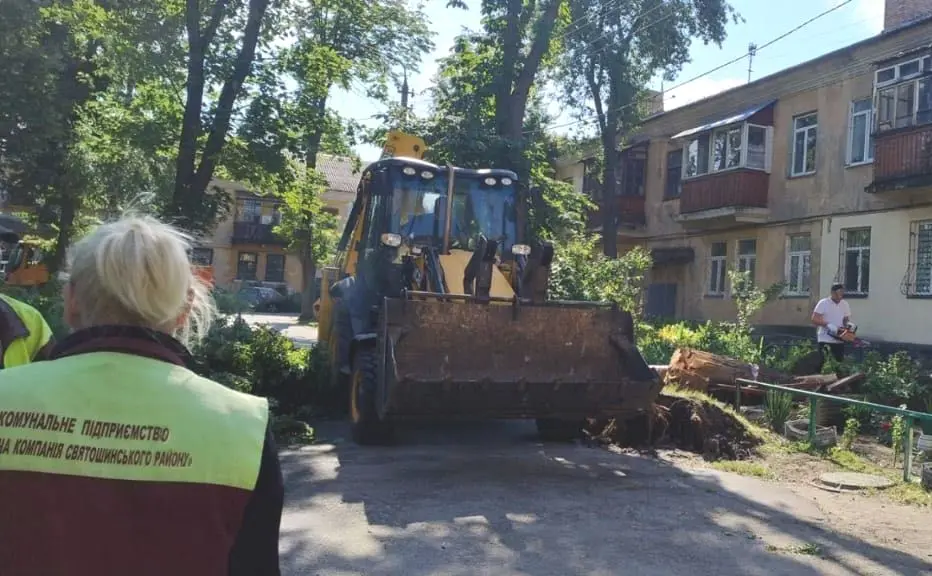 У Святошинському районі ліквідували аварію на нічийній трубі