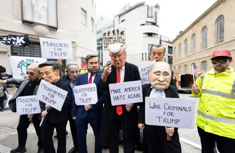 У Лондоні, куди приїхав Трамп, проходять протести проти нього
