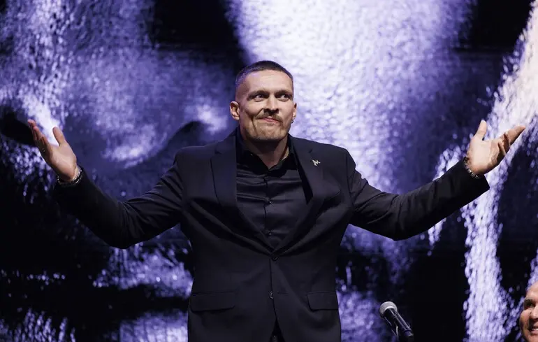 Усик завершив підготовку до реваншу проти Дюбуа і вирушив до Лондона