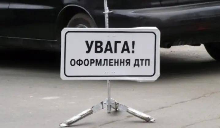 На Фастівській у Чернівцях трапилася ДТП: рух ускладнено