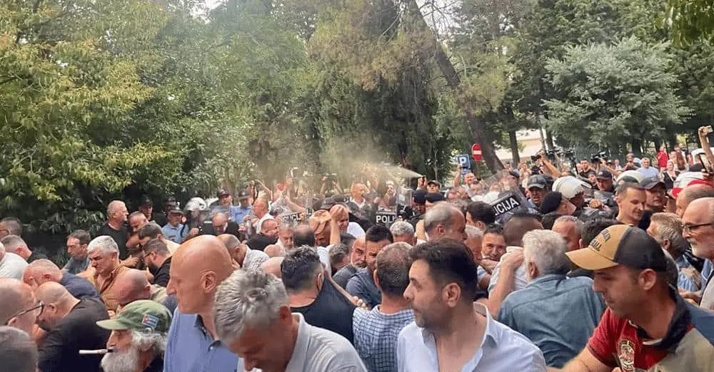 У Чорногорії протестували через нагороду автору, який не визнає чорногорської нації