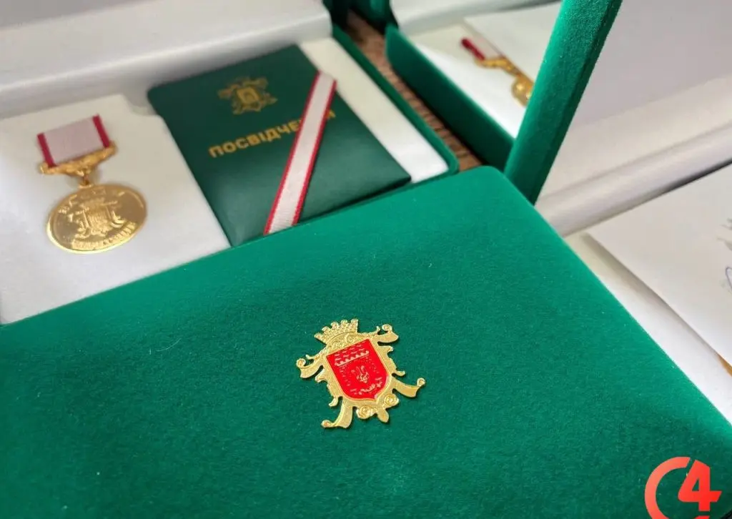 Звання «Почесний громадянин міста Чернівців» у 2025 році планують присвоїти історику Юрію Макару та громадській діячці Любові Свіріденко