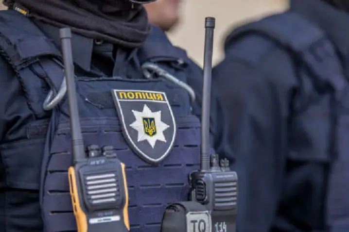 У Львові озброєний чоловік взяв у заручники людей в супермаркеті